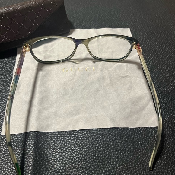 Gucci prescription glasses with black frames and design in the sides - Picture 5 of 10